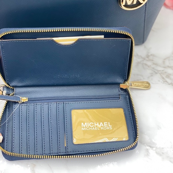 Michael Kors Charlotte Tote & Wallet Set Navy - Picture 3 of 12